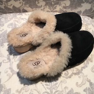 UGG Kalie Black and Cream Clogs. Sz 6